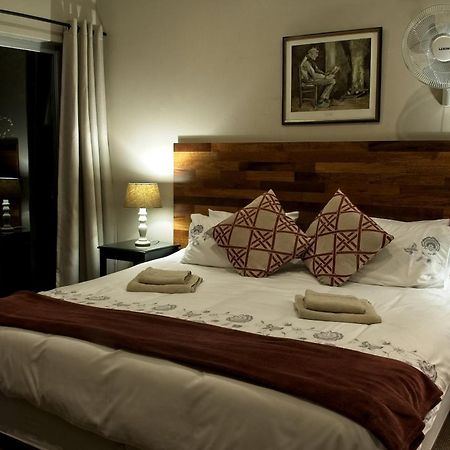 Rest-a-While Guest House - Pretoria-Noord Extérieur photo