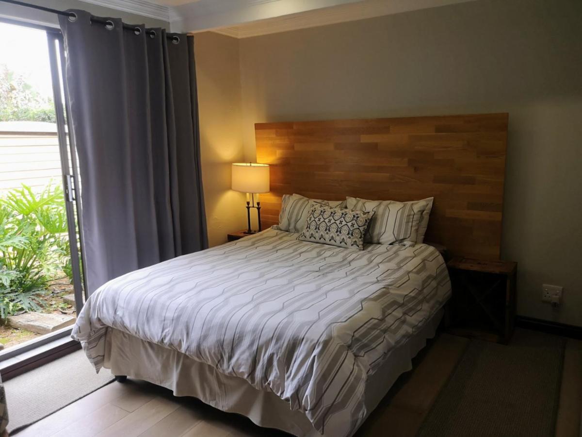 Rest-a-While Guest House - Pretoria-Noord Extérieur photo