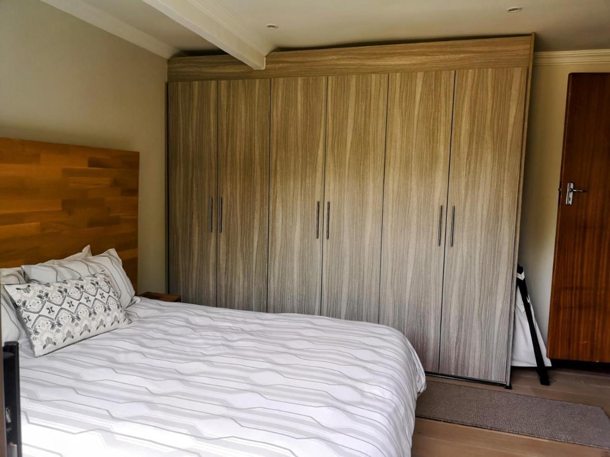 Rest-a-While Guest House - Pretoria-Noord Extérieur photo