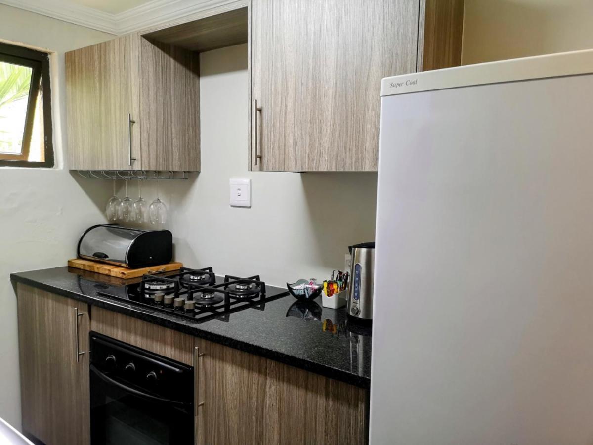 Rest-a-While Guest House - Pretoria-Noord Extérieur photo