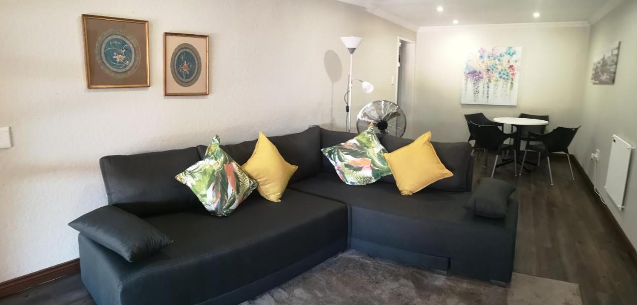 Rest-a-While Guest House - Pretoria-Noord Extérieur photo