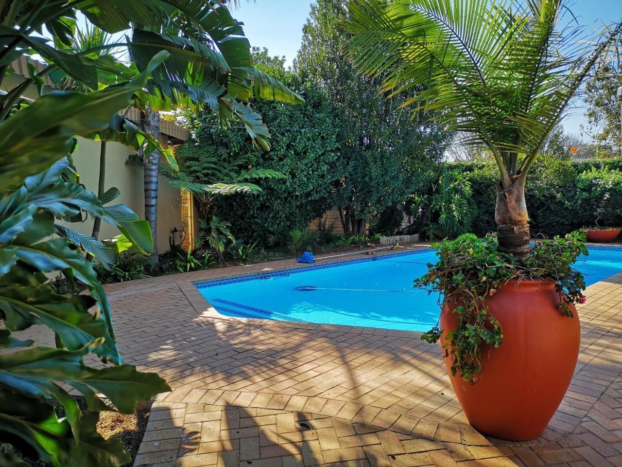 Rest-a-While Guest House - Pretoria-Noord Extérieur photo