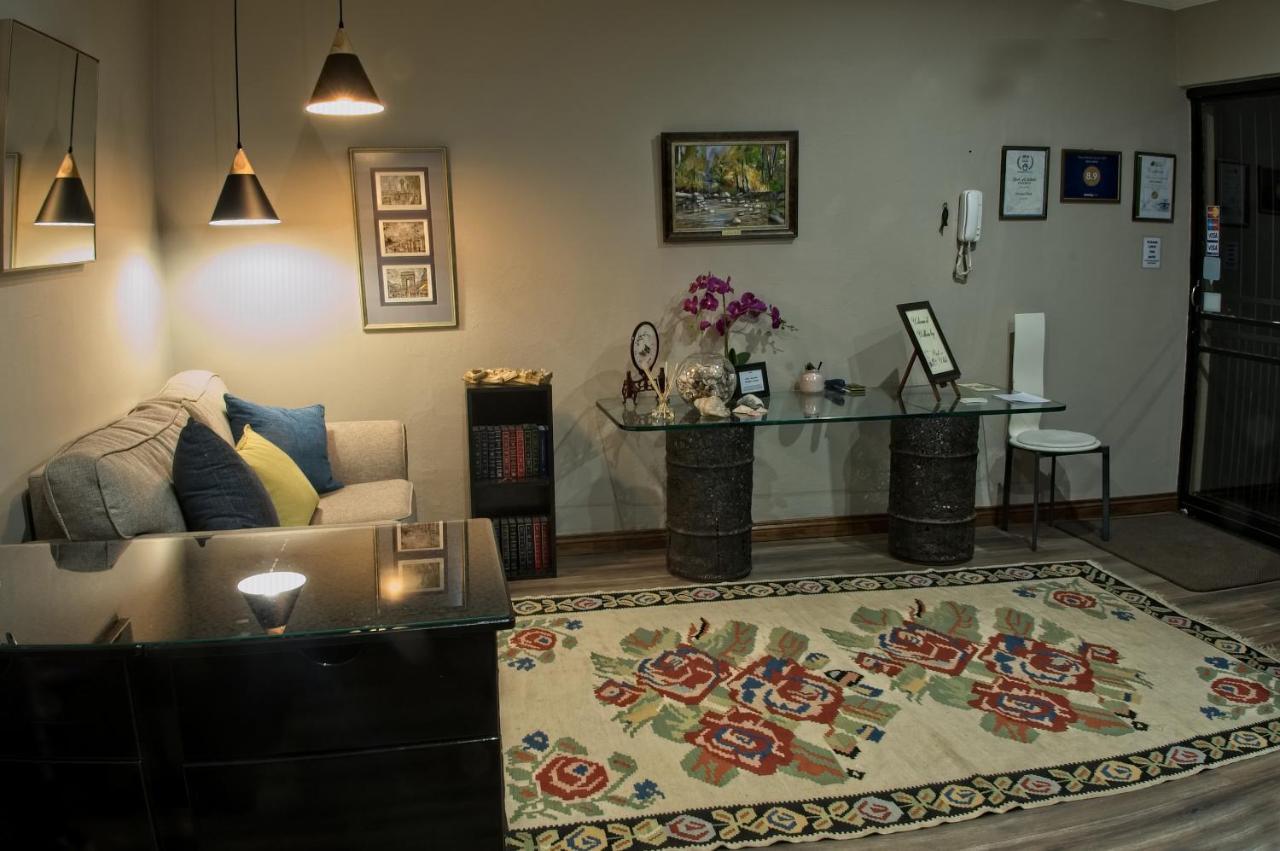 Rest-a-While Guest House - Pretoria-Noord Extérieur photo