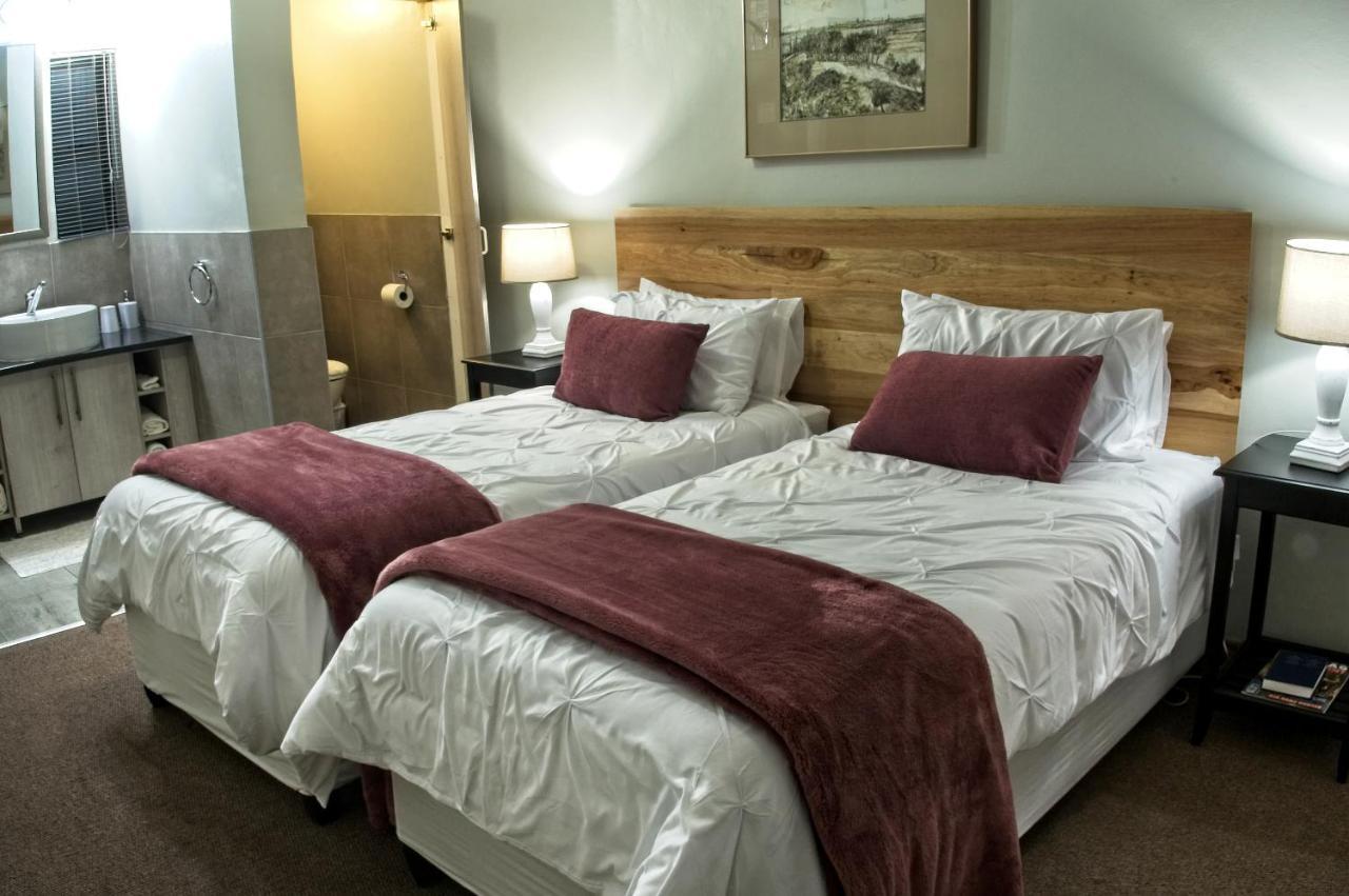Rest-a-While Guest House - Pretoria-Noord Extérieur photo