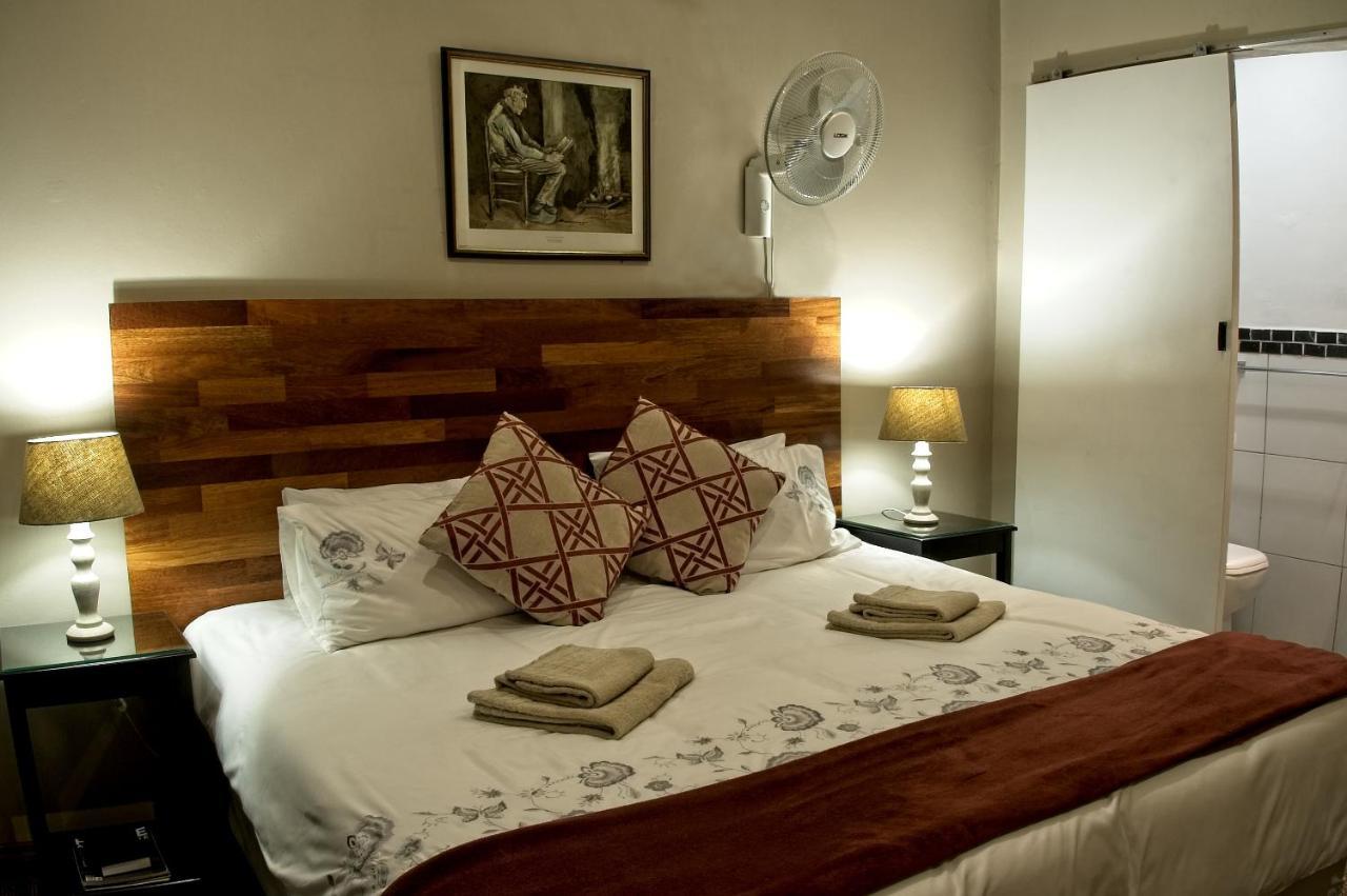 Rest-a-While Guest House - Pretoria-Noord Extérieur photo