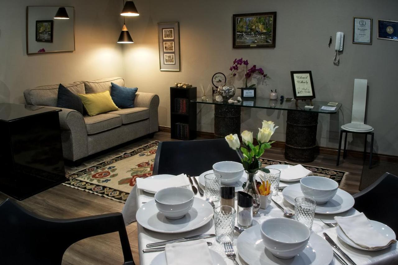 Rest-a-While Guest House - Pretoria-Noord Extérieur photo