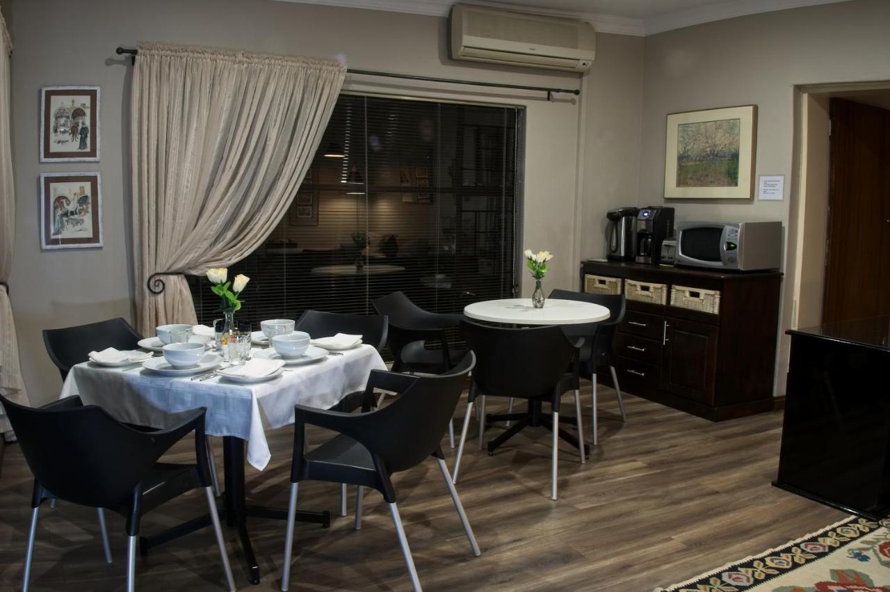 Rest-a-While Guest House - Pretoria-Noord Extérieur photo