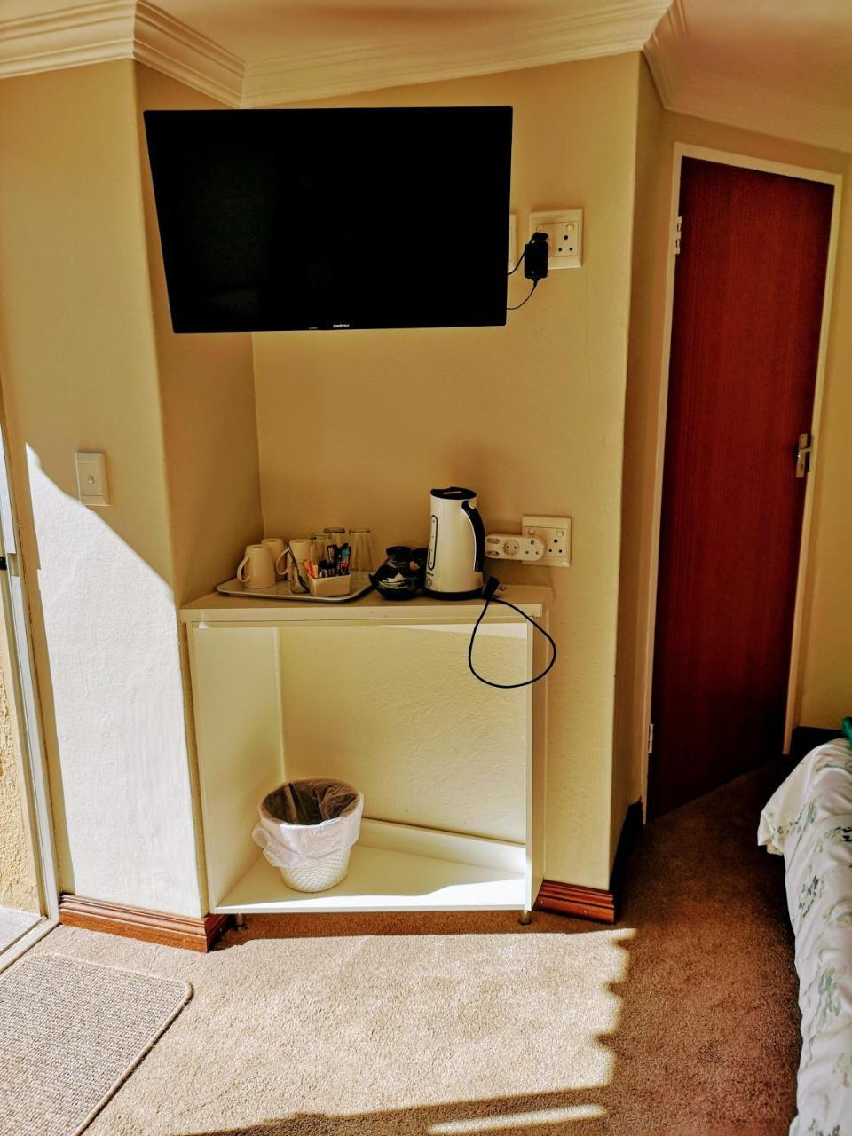 Rest-a-While Guest House - Pretoria-Noord Extérieur photo