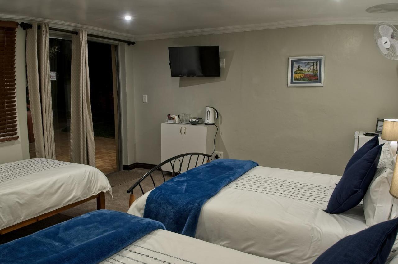 Rest-a-While Guest House - Pretoria-Noord Extérieur photo