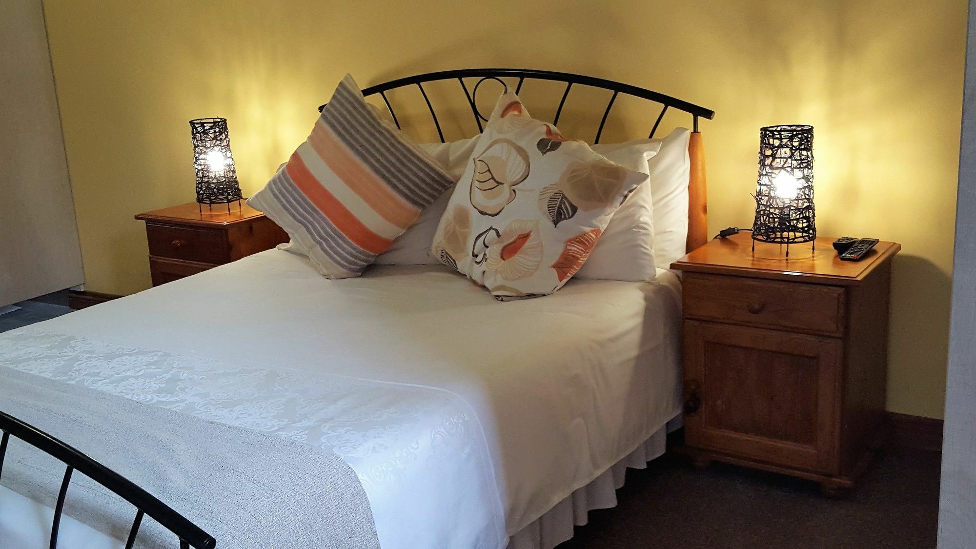Rest-a-While Guest House - Pretoria-Noord Extérieur photo