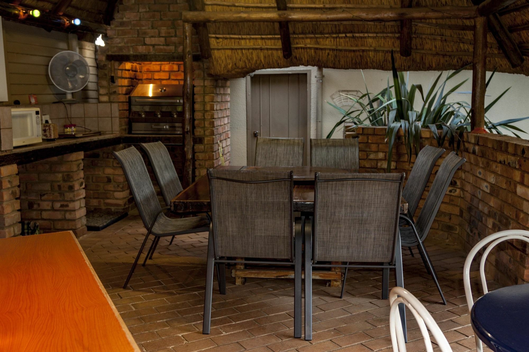 Rest-a-While Guest House - Pretoria-Noord Extérieur photo