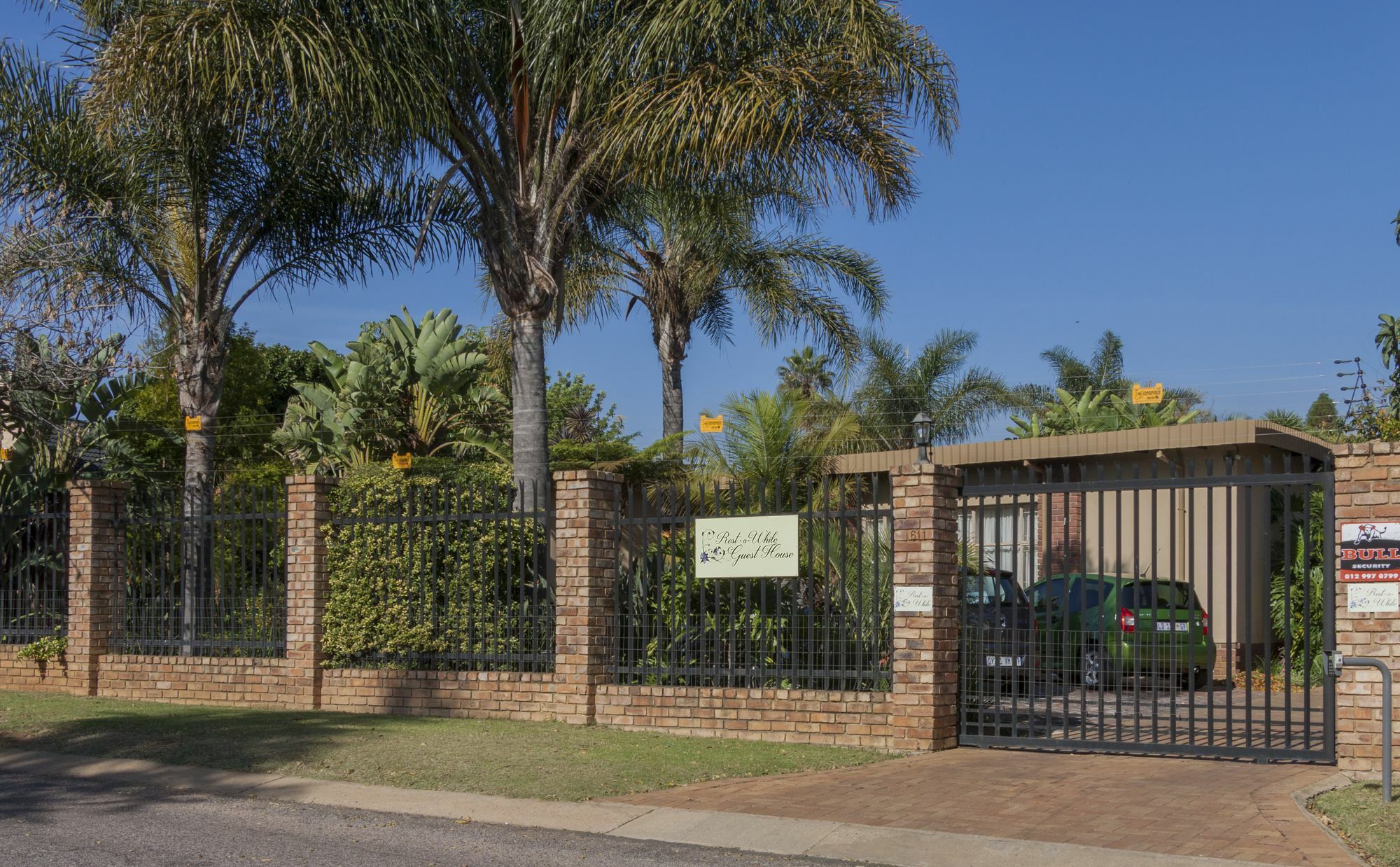 Rest-a-While Guest House - Pretoria-Noord Extérieur photo